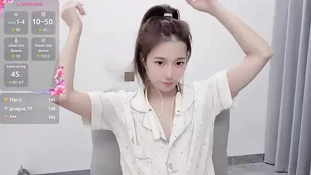 Yuyu_77 from StripChat