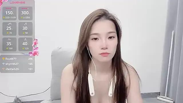 Yuyu_77 from StripChat