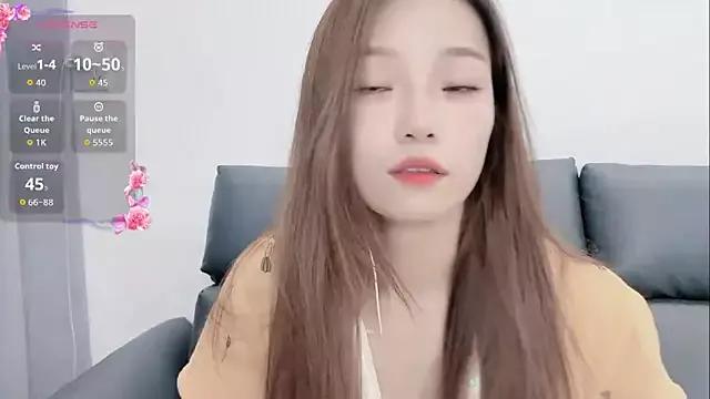 Yuyu_77 from StripChat