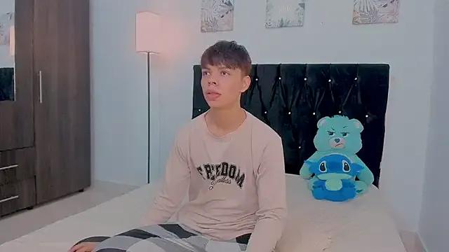 Zacktorres_ from StripChat is Freechat