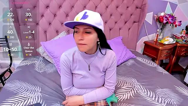 ZaharaSkylar from StripChat is Freechat