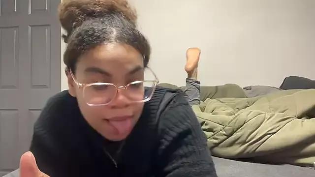 zahrabliss from StripChat is Freechat