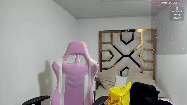 Try our streaming cams variety and talk on a personal level with our adorable girls streamers, showing off their bountiful shapes and dildos.