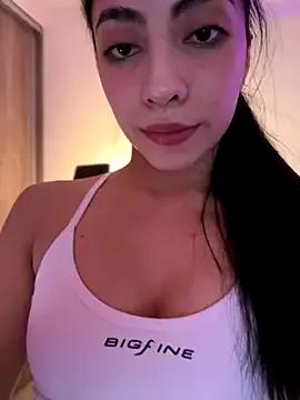 ZaraaFox from StripChat