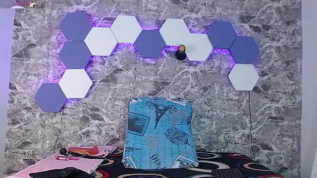 ZaraBlaze19 from StripChat