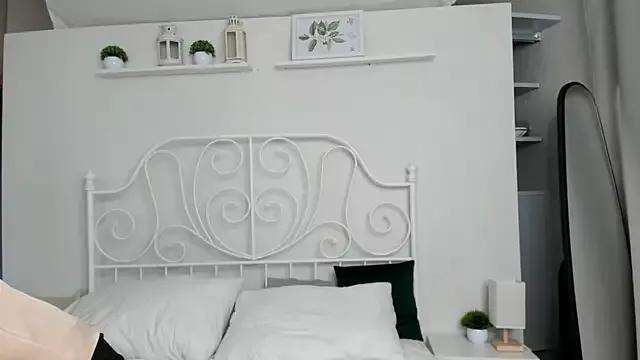 ZaraEyre from StripChat