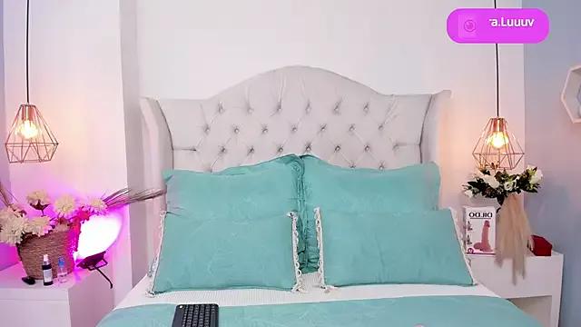 ZaraLuuv from StripChat