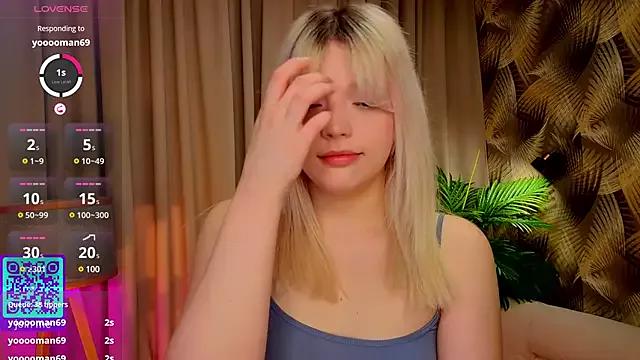 ZazaLiya from StripChat