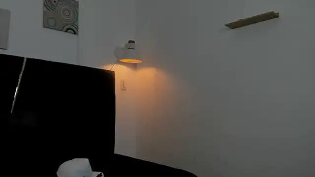 zeusapollofuck from StripChat is Freechat
