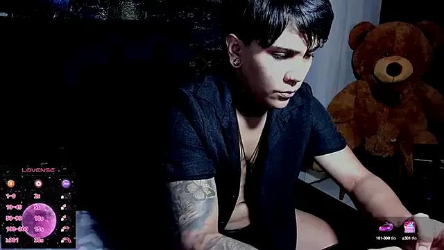 ZhoeStrong from StripChat is Freechat