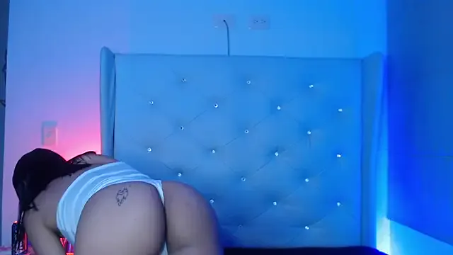 zoe_kravitx from StripChat is Freechat